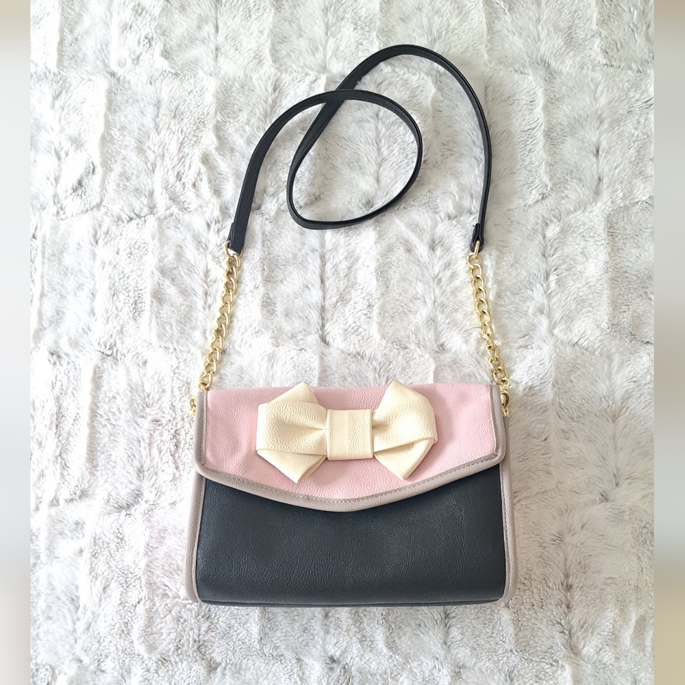 Betsey Johnson bow pink black cross body shoulder gold chain feminine  purse.
